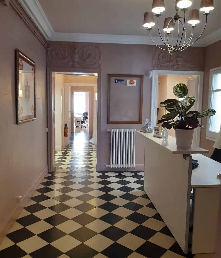 Contacto - Alquiler de mesas de trabajo Barcelona